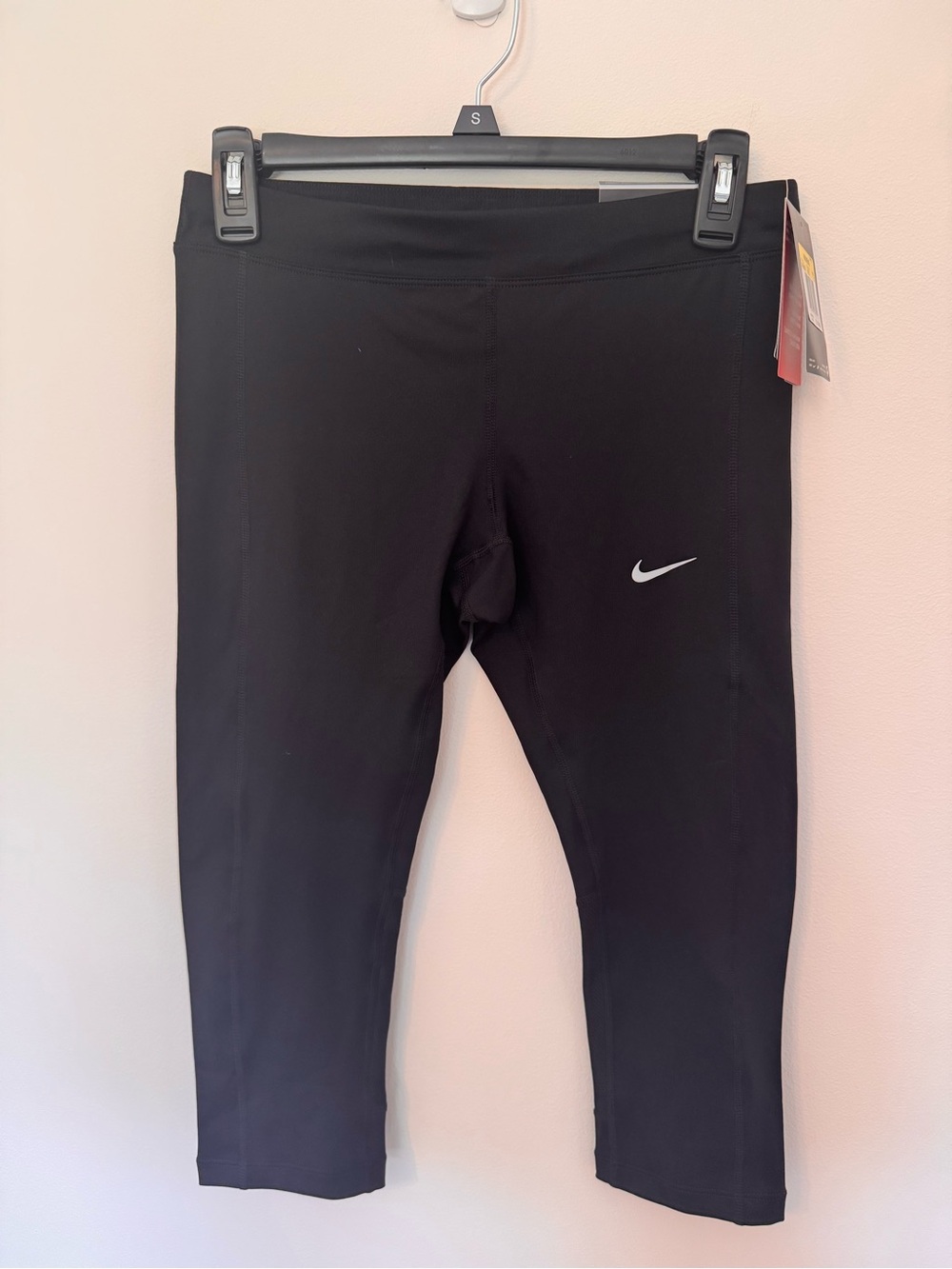 Nike Women’s Black Cropped Athletic Leggings